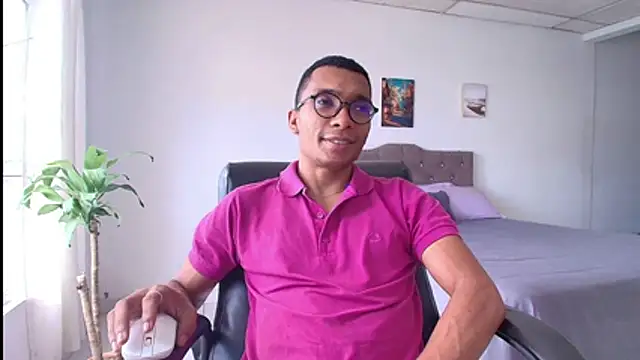 Aaronblack1  online show from July 7, 5:39 pm