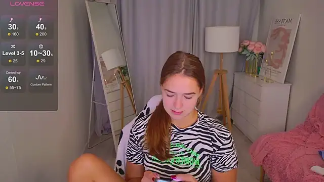 LovelyJessie online show from May 18, 2:01 pm