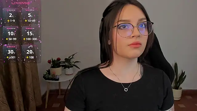 Snapshot of anaveleeez chatting on December 8, 8:20 am anaveleeez online show from December 8, 8:20 am