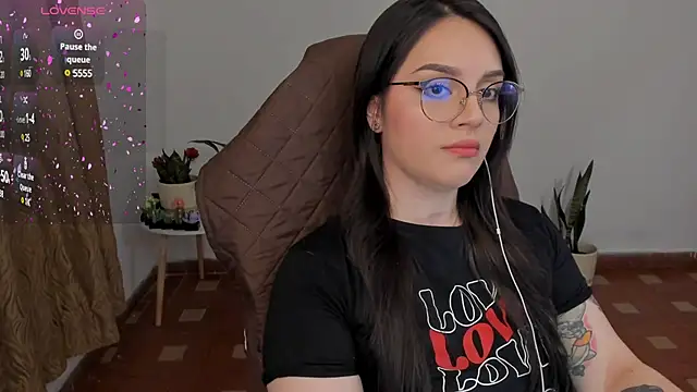 Snapshot of anaveleeez chatting on December 19, 2:34 am anaveleeez online show from December 19, 2:34 am