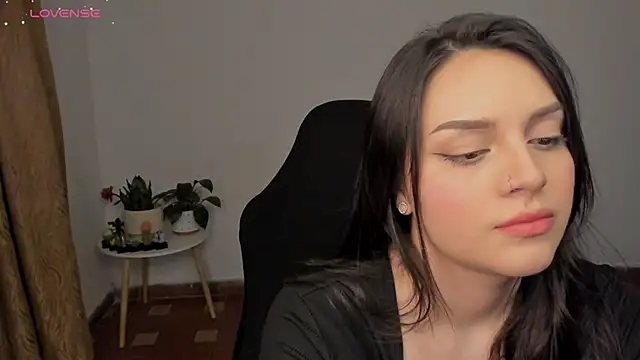 Snapshot of anaveleeez chatting on February 2, 9:51 am anaveleeez online show from February 2, 9:51 am