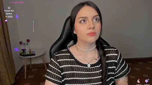 Snapshot of anaveleeez chatting on February 6, 7:13 am anaveleeez online show from February 6, 7:13 am