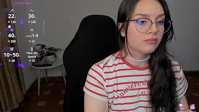 Snapshot of anaveleeez chatting on February 13, 4:43 am anaveleeez online show from February 13, 4:43 am