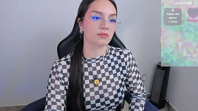 anaveleeez online show from May 19, 1:11 am