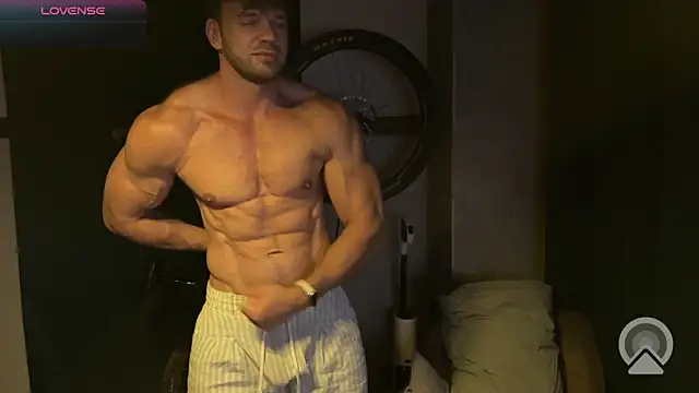 Snapshot of ericeric507 chatting on September 13, 5:24 pm ericeric507 online show from September 13, 5:24 pm