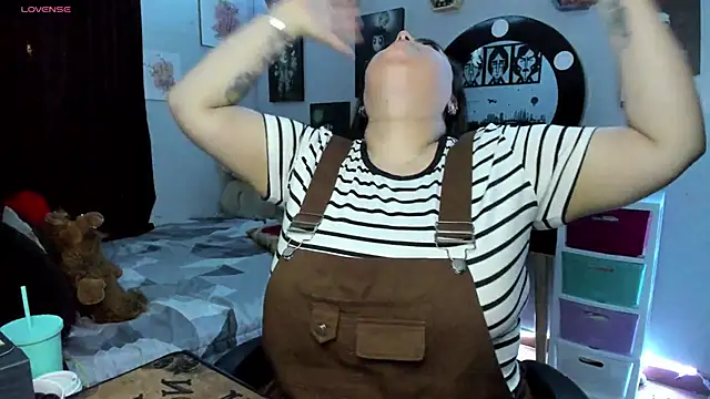 Snapshot of Luise_Meyrink chatting on September 28, 3:45 am Luise Meyrink online show from September 28, 3:45 am