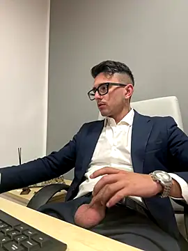 Snapshot of masterboss_ chatting on October 30, 1:12 pm masterboss online show from October 30, 1:12 pm