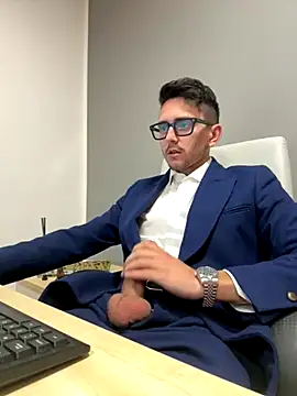 Snapshot of masterboss_ chatting on November 7, 12:38 pm masterboss online show from November 7, 12:38 pm