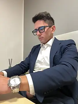 Snapshot of masterboss_ chatting on November 13, 12:37 pm masterboss online show from November 13, 12:37 pm