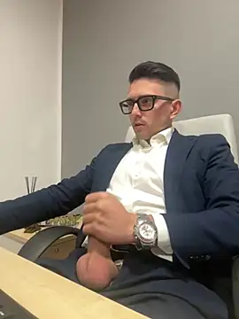 Snapshot of masterboss_ chatting on December 5, 12:47 pm masterboss online show from December 5, 12:47 pm