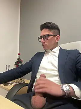 Snapshot of masterboss_ chatting on December 15, 1:37 pm masterboss online show from December 15, 1:37 pm