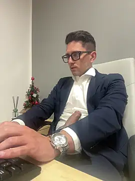 Snapshot of masterboss_ chatting on December 17, 12:33 pm masterboss online show from December 17, 12:33 pm