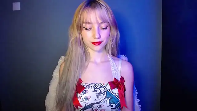 Snapshot of LuciaYoung chatting on November 13, 7:46 pm LuciaYoung online show from November 13, 7:46 pm