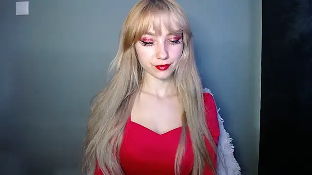 Snapshot of LuciaYoung chatting on November 19, 7:41 am LuciaYoung online show from November 19, 7:41 am