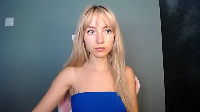 Snapshot of LuciaYoung chatting on June 15, 12:29 pm LuciaYoung online show from June 15, 12:29 pm