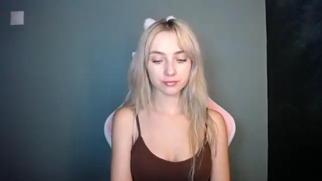 LuciaYoung online show from June 21, 6:43 pm