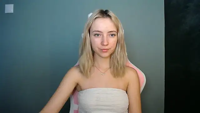 LuciaYoung online show from July 7, 6:38 am