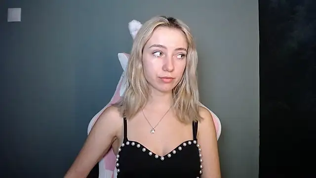 LuciaYoung online show from July 7, 7:29 pm