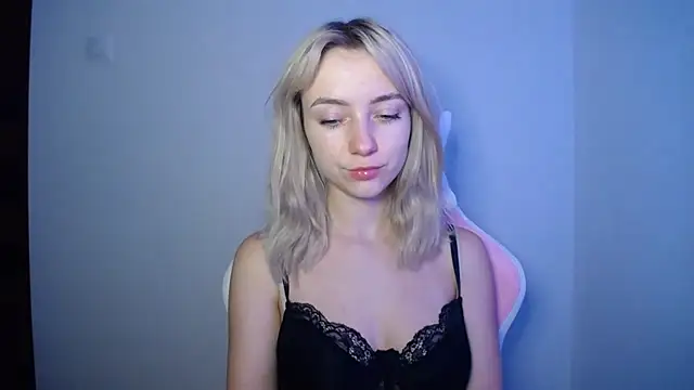 LuciaYoung online show from July 12, 6:32 pm