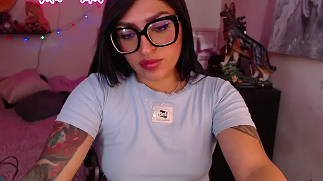 Snapshot of MissDennise chatting on February 28, 5:26 pm MissDennise online show from February 28, 5:26 pm