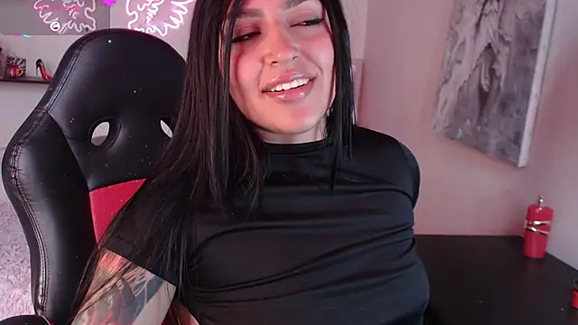 Snapshot of MissDennise chatting on October 6, 4:48 pm MissDennise online show from October 6, 4:48 pm