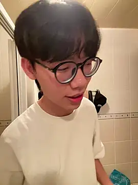 Snapshot of hihi0169 chatting on December 31, 1:52 pm hihi0169 online show from December 31, 1:52 pm