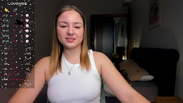 Snapshot of ThreeshaWhite chatting on March 13, 5:33 am ThreeshaWhite online show from March 13, 5:33 am