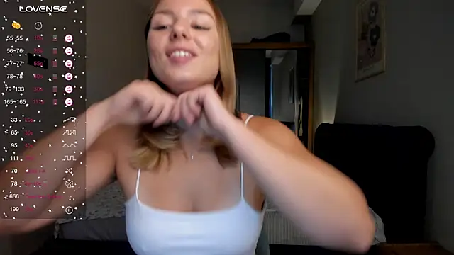 Snapshot of ThreeshaWhite chatting on September 10, 4:56 am ThreeshaWhite online show from September 10, 4:56 am