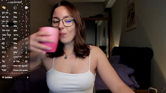 ThreeshaWhite online show from January 18, 5:55 am