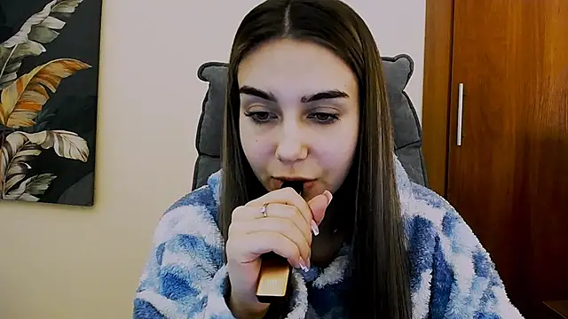 Snapshot of Lili_magic chatting on March 12, 4:35 pm Lili magic online show from March 12, 4:35 pm