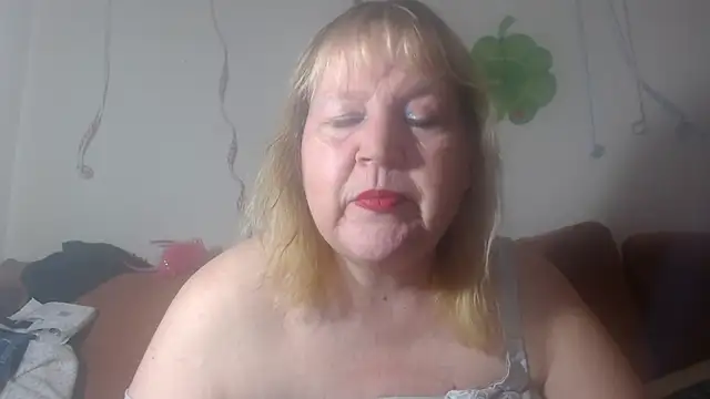 Snapshot of Blasflittchen chatting on January 3, 5:31 pm Blasflittchen online show from January 3, 5:31 pm