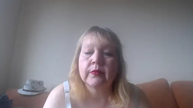 Snapshot of Blasflittchen chatting on January 25, 1:41 pm Blasflittchen online show from January 25, 1:41 pm