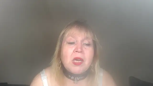 Snapshot of Blasflittchen chatting on March 19, 8:11 pm Blasflittchen online show from March 19, 8:11 pm