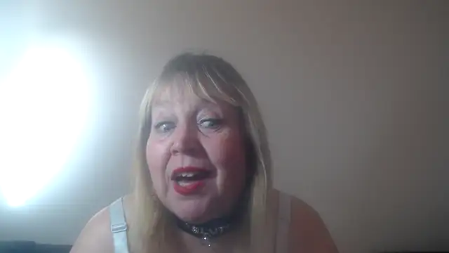 Snapshot of Blasflittchen chatting on March 21, 3:35 pm Blasflittchen online show from March 21, 3:35 pm