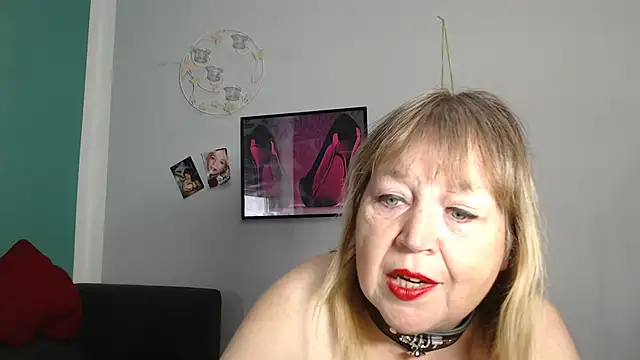 Snapshot of Blasflittchen chatting on September 11, 9:42 am Blasflittchen online show from September 11, 9:42 am