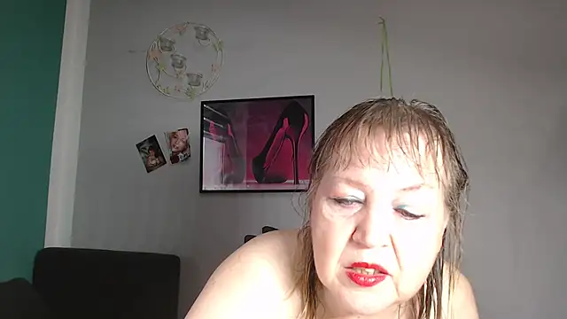 Snapshot of Blasflittchen chatting on November 18, 9:25 am Blasflittchen online show from November 18, 9:25 am