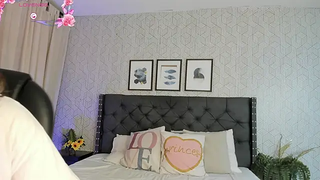 emma  smith1 online show from February 18, 12:28 pm