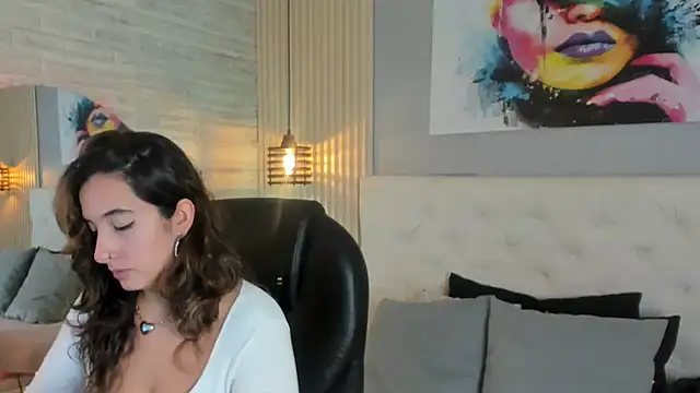 emma  smith1 online show from March 2, 1:05 pm