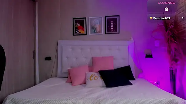 emma  smith1 online show from March 4, 12:55 pm