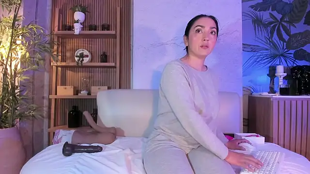 Snapshot of LIAH_IZUMI chatting on February 9, 1:04 pm LIAH IZUMI online show from February 9, 1:04 pm