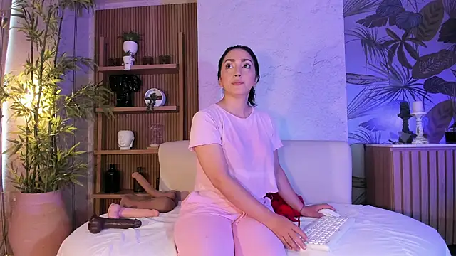 Snapshot of LIAH_IZUMI chatting on February 16, 1:18 pm LIAH IZUMI online show from February 16, 1:18 pm