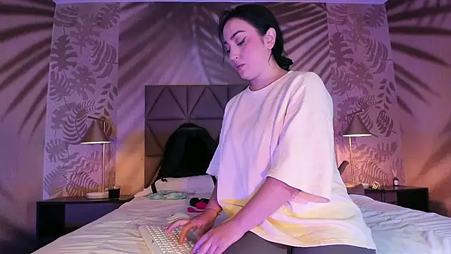 Snapshot of LIAH_IZUMI chatting on February 25, 1:21 pm LIAH IZUMI online show from February 25, 1:21 pm