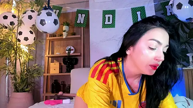 Snapshot of LIAH_IZUMI chatting on June 17, 1:45 pm LIAH IZUMI online show from June 17, 1:45 pm
