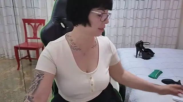   Nina online show from March 17, 1:08 pm