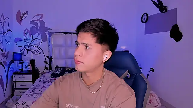 Niicky1  online show from December 12, 9:26 pm