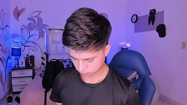 Niicky1  online show from January 25, 9:14 pm