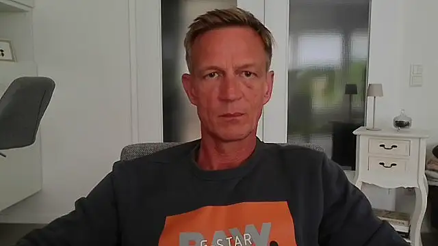 Snapshot of dirks71 chatting on June 15, 1:57 pm dirks71 online show from June 15, 1:57 pm