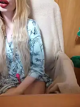 Snapshot of Elza_kom chatting on January 2, 9:43 am Elza kom online show from January 2, 9:43 am