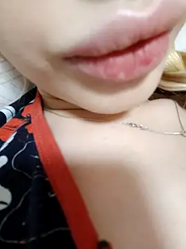 Snapshot of Elza_kom chatting on February 14, 1:18 pm Elza kom online show from February 14, 1:18 pm