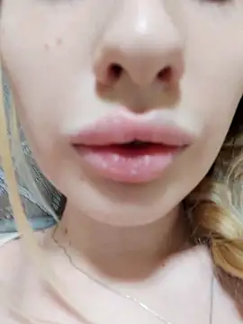 Snapshot of Elza_kom chatting on February 17, 1:32 pm Elza kom online show from February 17, 1:32 pm